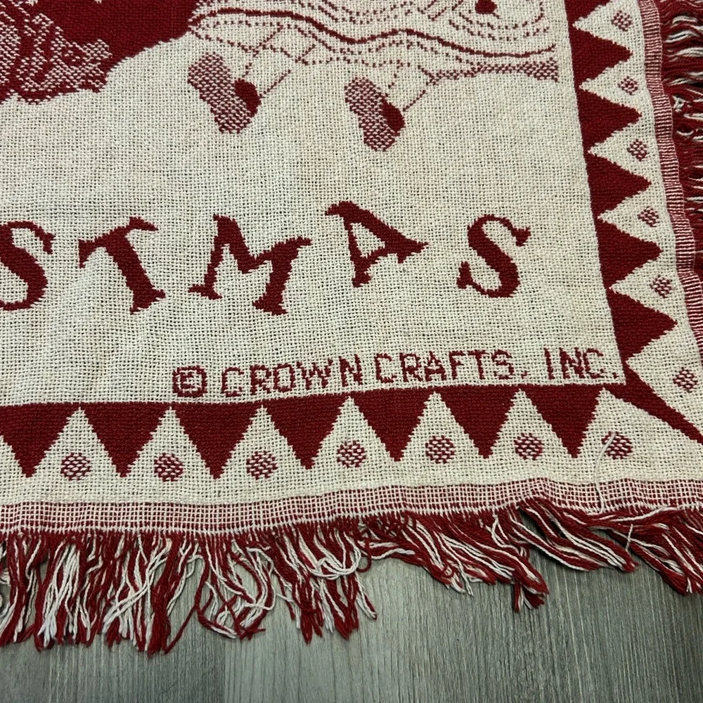 CROWN CRAFT Merry Christmas Santa Throw Blanket‎ Vintage Fringed Red Ivory 46x58